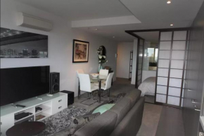 Luxurious with city views, free parking on premises & Wi Fi, Melbourne